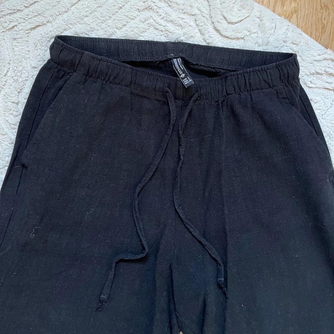 Svarta linnebyxor från Stradivarius - 1