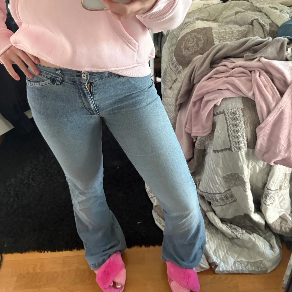 Ljusblå bootcut jeans utan fickor