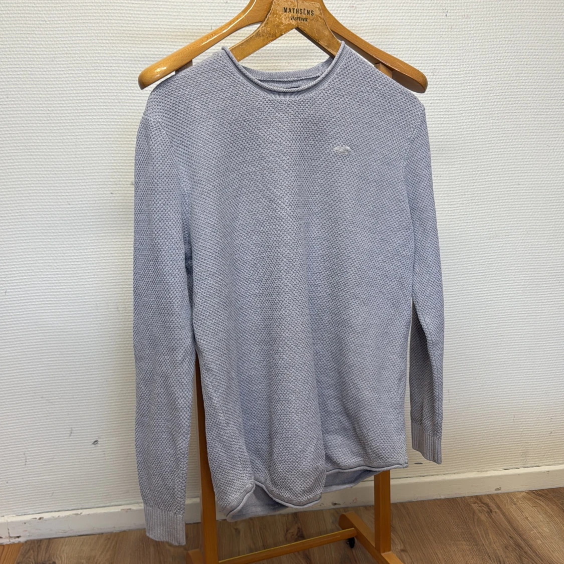 Ljusgrå stickad tröja från Hollister