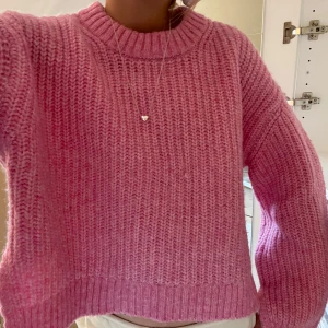 Rosa stickad tröja  - säljer en av mina nummer 1 favo mys tröjor från Gina tricot. Använd många gånger men forfarande i mycket fint skick. 💗💗💗