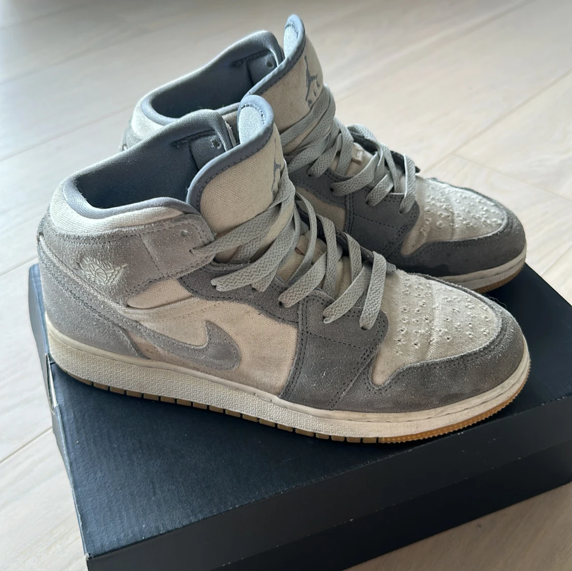 Nike Air Jordan 1 Mid grå/beige