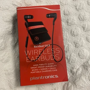 Plantronics Wireless Earbuds  - Säljer dessa hörlurar som är i superfint skick och knappast använd.💕