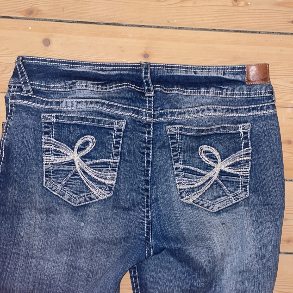Wallflower blå bootcut jeans med broderi - 2