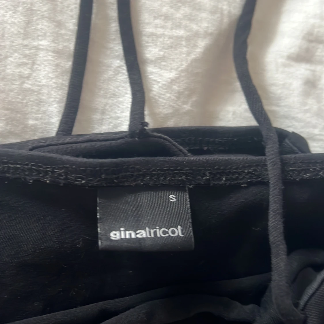 Två svarta linnen från Gina Tricot  - 1