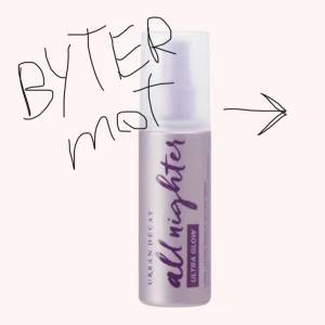 BYTER URBAN DECAY SETTINGSPRAY - Byter min glowiga settibgspray (bild 1) mot en annan settingspray från urbandecay. Har anvönt den 2 gånger hittills men kommer använda den tills någon vill byta🩷fick hem den förra veckan (skriver detta den 14/7)