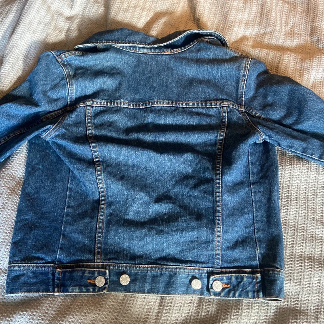 Klassisk jeansjacka från Divided - 1