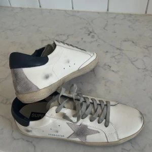 Golden Goose - Säljer skorna då dem var för små för mig!