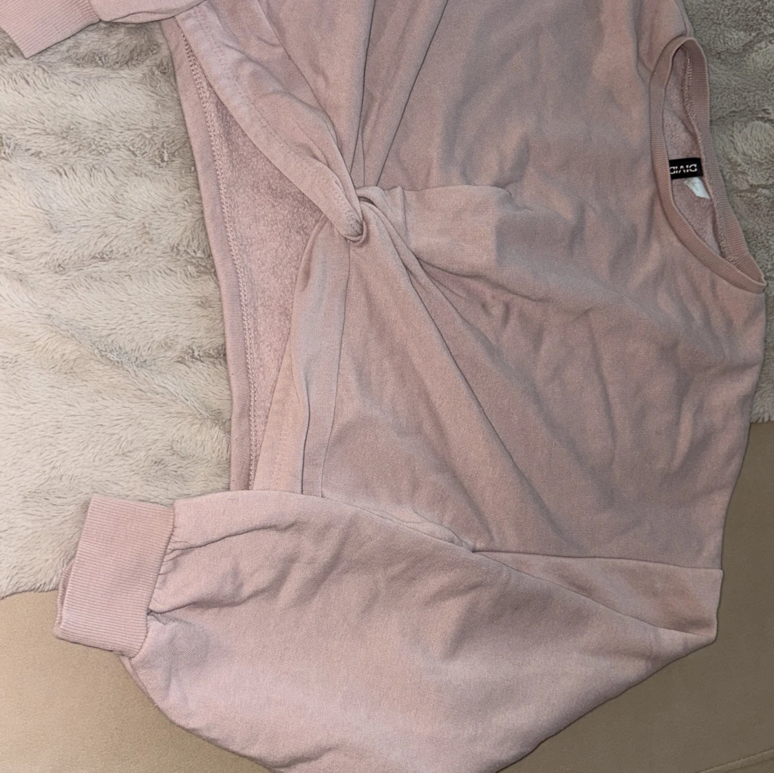 Ljusrosa croppad sweatshirt med knut - 3