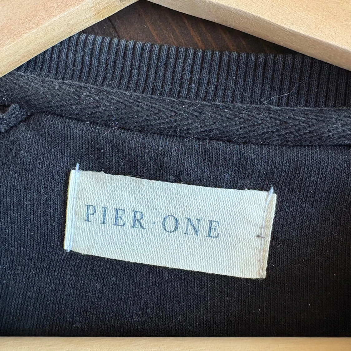 Svart sweatshirt från Pier One - 1