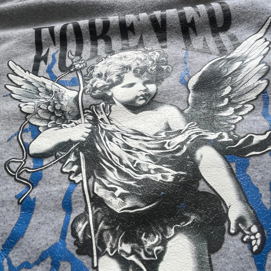 Grå hoodie med Forever-tryck och ängel - 3