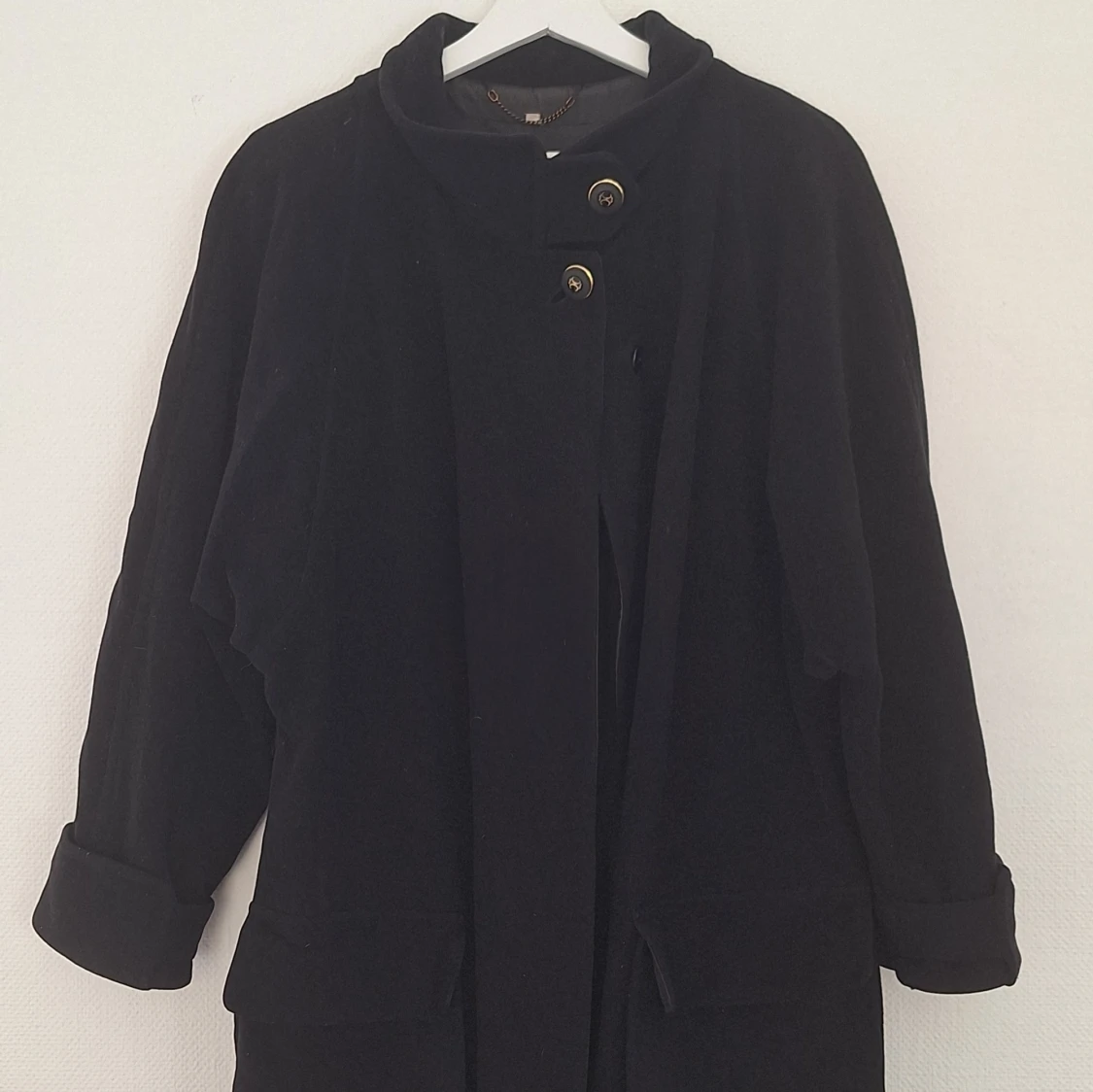 Svart kappa från Cirstein i kashmirull