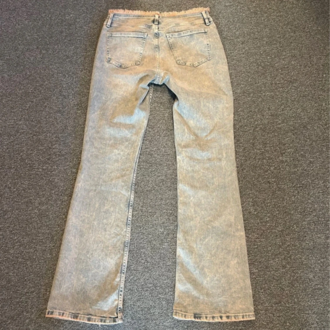 Lågmidjade bootcut jeans från H&M  - 2