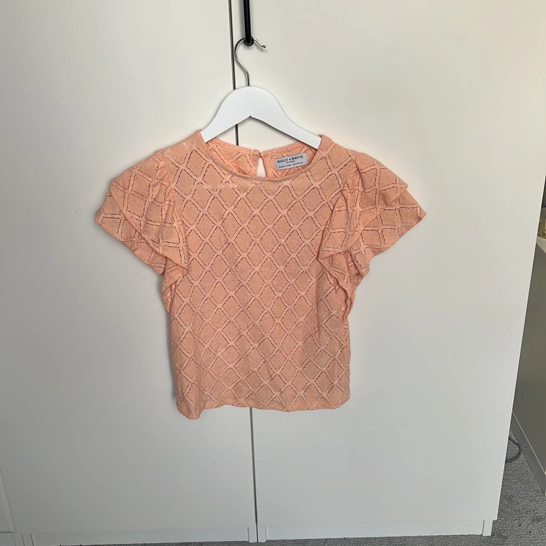 Persikofärgad blus från Holly & Whyte