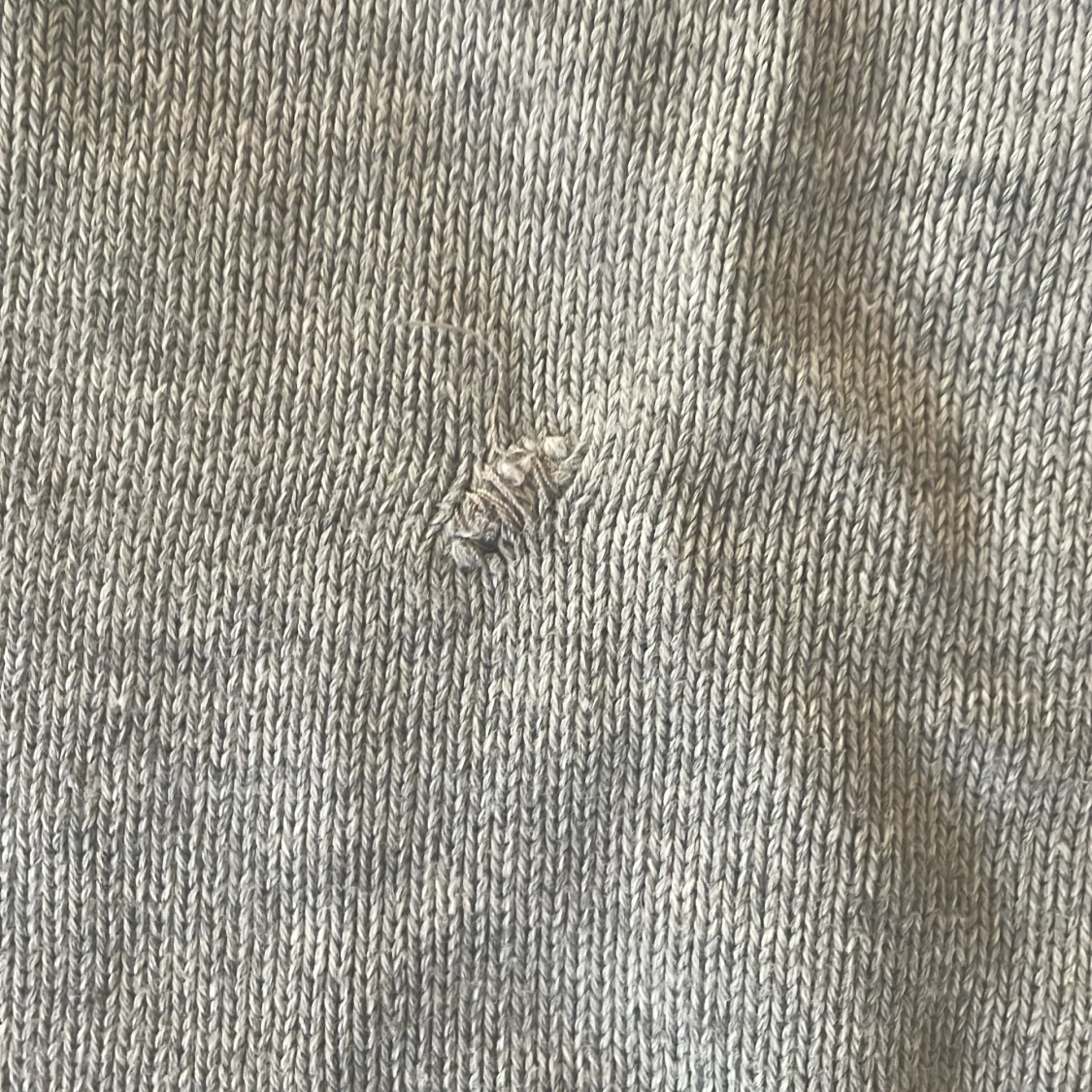 Grå stickad Lacoste tröja - 3