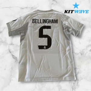 Real Madrid 25/26 Bellingham 5 - Real Madrid 25/26 hemmaställ. Bellingham 5. Storlek: M.