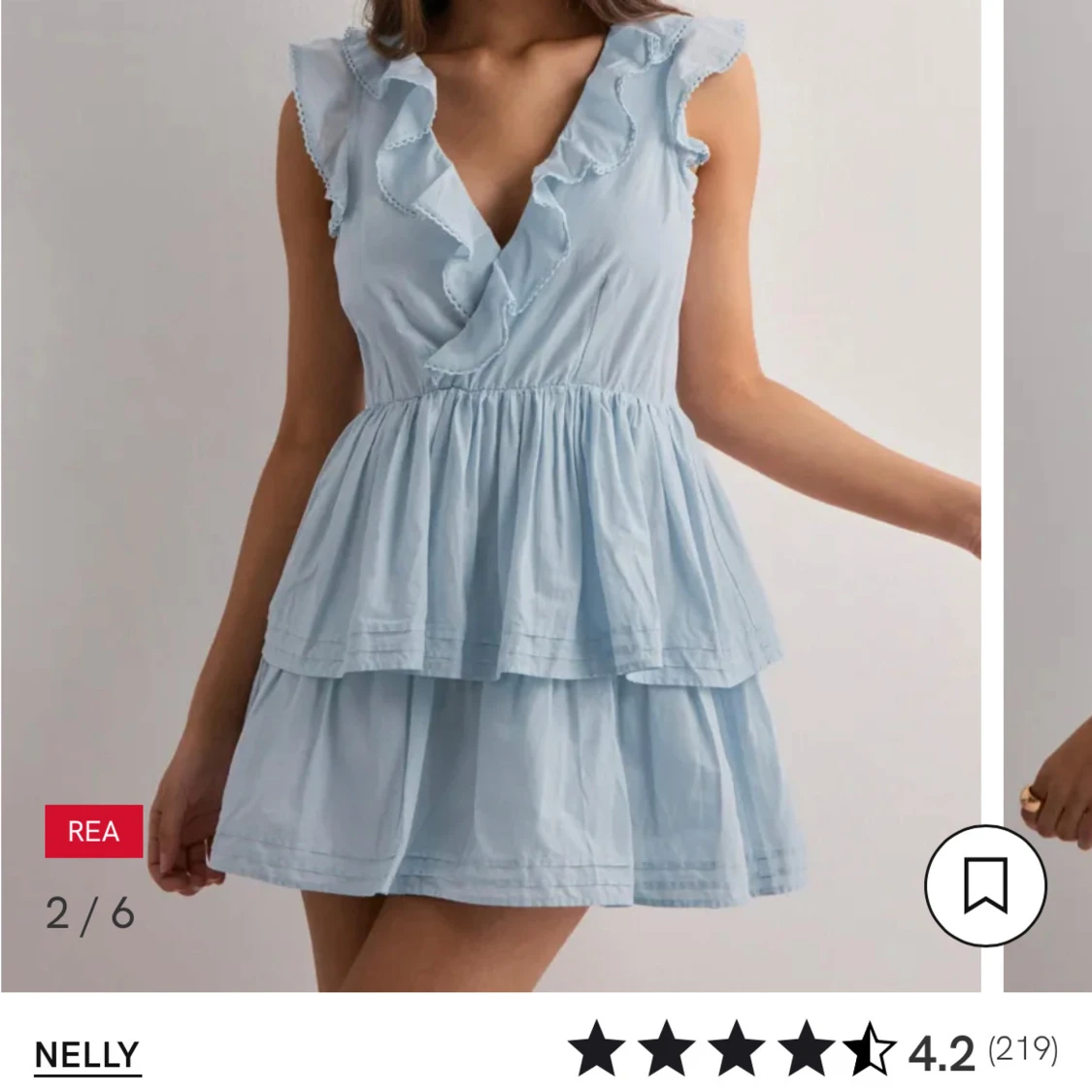 Ljusblå volangklänning från Nelly