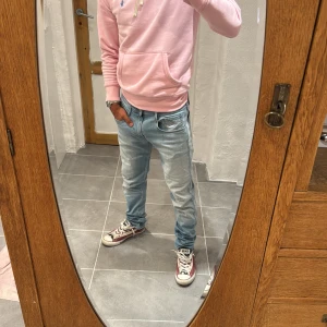 Replay jeans  - Ett par snygga jeans från Replay i storlek W31 L32 i modellen Anbbas 