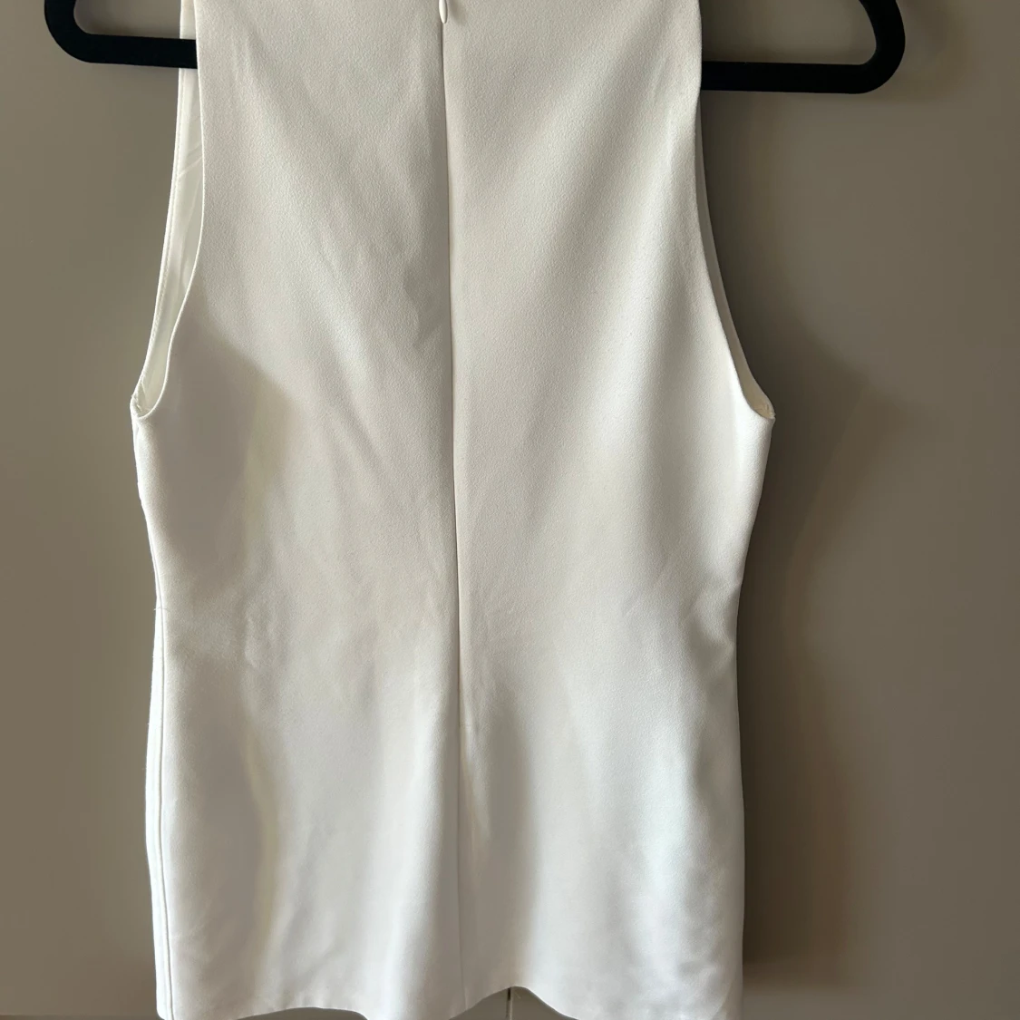 Vit ärmlös kortklänning - 2