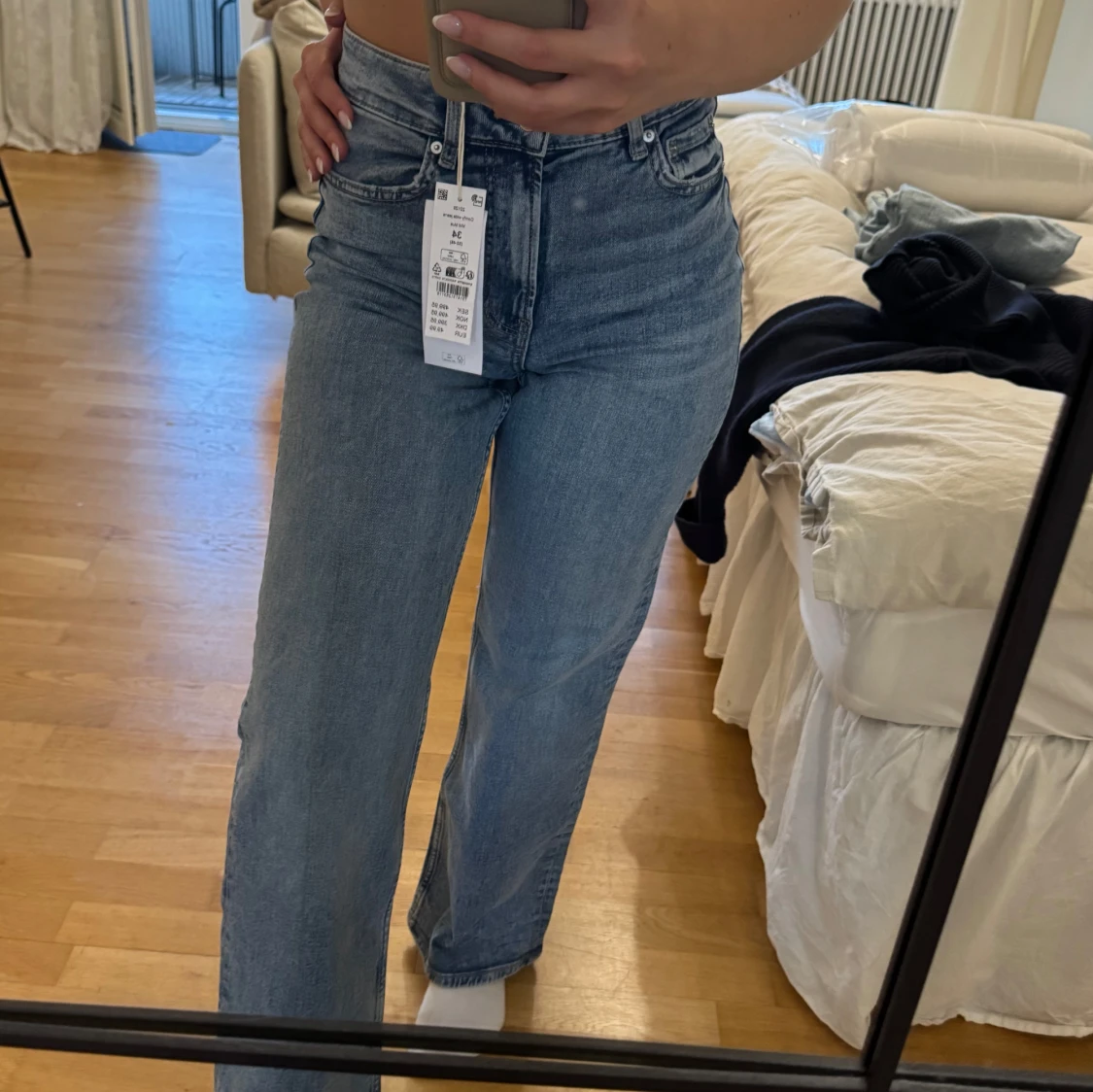 Blå wide jeans från Gina 