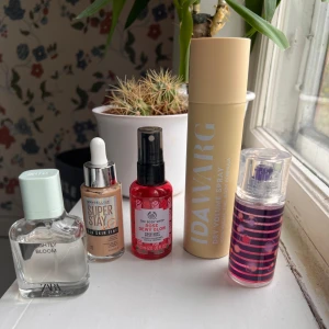 Smink parfym osv - Lite blandat, vill bara bli av med allt. Skriv privat för mer bilder eller beskrivning på en viss vara och så kommer vi fram till ett bra pris 🥰Skintint är såld 