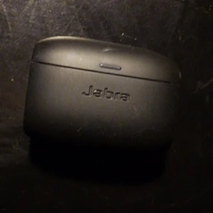 Jabra inear lurar - Schyssta Jabra lura. Verkligen bra ljud. Knappt andvända.