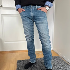 Replay jeans - Tja, säljer dessa asfeta replay jeans🔥| skick 9/10 | inga defekter | W31 L34 | skriv vid frågor eller funderingar 🙌| pris alltid diskuterbart😉