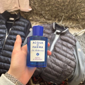 Acqua di Parma  - Säljer denna acqua di Parma som är en 150ml sommar parfym och ca 100-110 ml kvar 