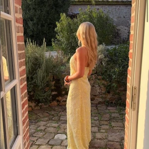 Embroidery Detail Bandeau Dress - Gul klänning från na-kd, Moa Mattsson - Helt ny, endast provad. Storlek 40. Säljs vidare då med var något för stor för mig.