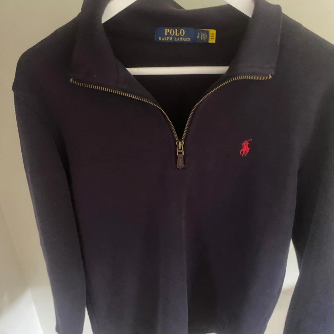 Mörkblå tröja med dragkedja från Polo Ralph Lauren i storlek small