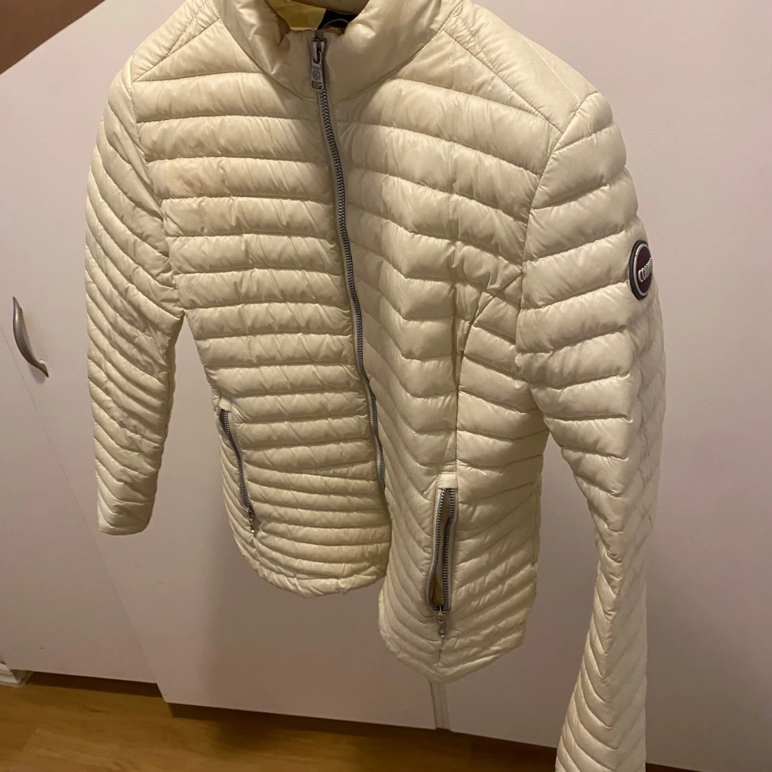 Vit pufferjacka från Colmar