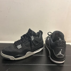 Air Jordan 4 Retro SE Black Canvas - 45 - Äkta Jordan 4 black canvas i storlek 45. Skick: 8/10
