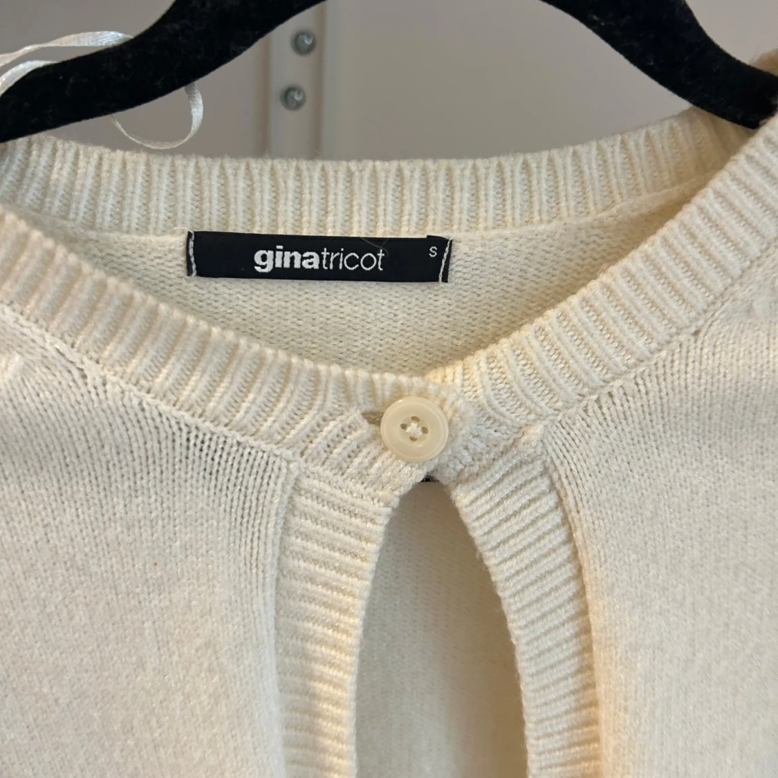 Vit stickad kofta från Gina Tricot - 1