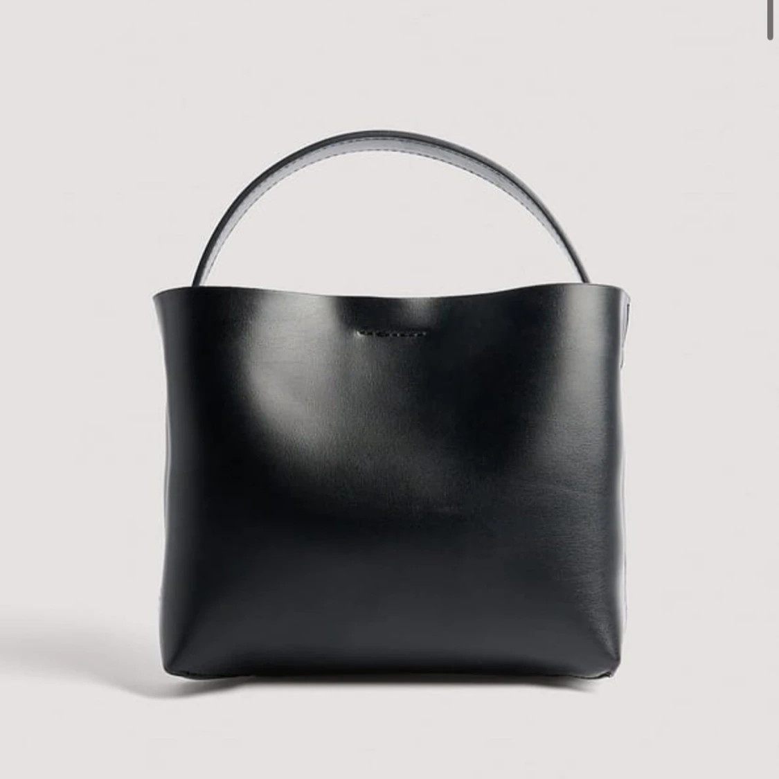 Svart handväska i skinn - 1