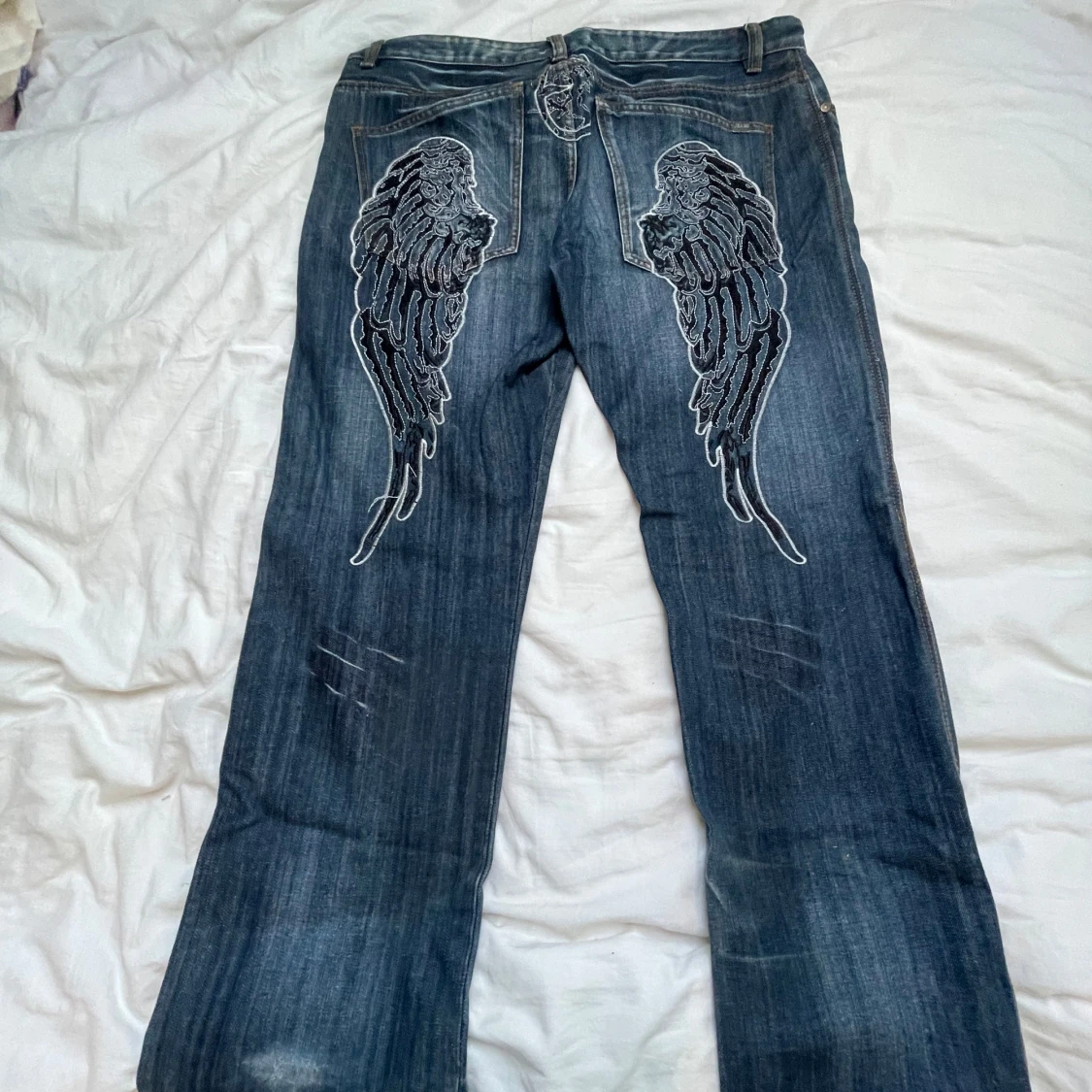 Blå jeans med broderade vingar från EG Burghilio - 1