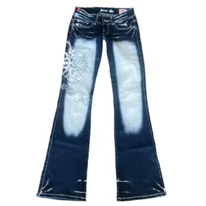 Crazy Age Jeans - Säljer mina favorit byxor från Crazy Age!Dom saknar lite pärlor och har ett pyttelitet hål vid knät som knappt syns. Skriv om ni undrar nått💕Innebenslängd: 71cm 