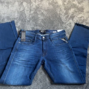 Replay jeans - Nya replay jeans anbass, storlek 31/34 (slim fit) skriv i dm för fler frågor eller bilder. 