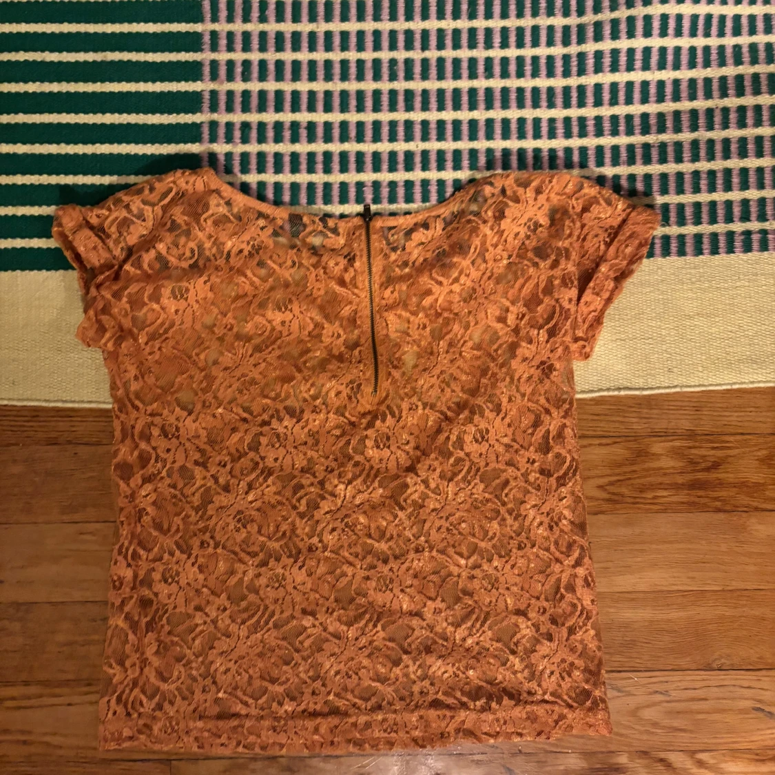 Orange spetsblus med kort ärm - 3