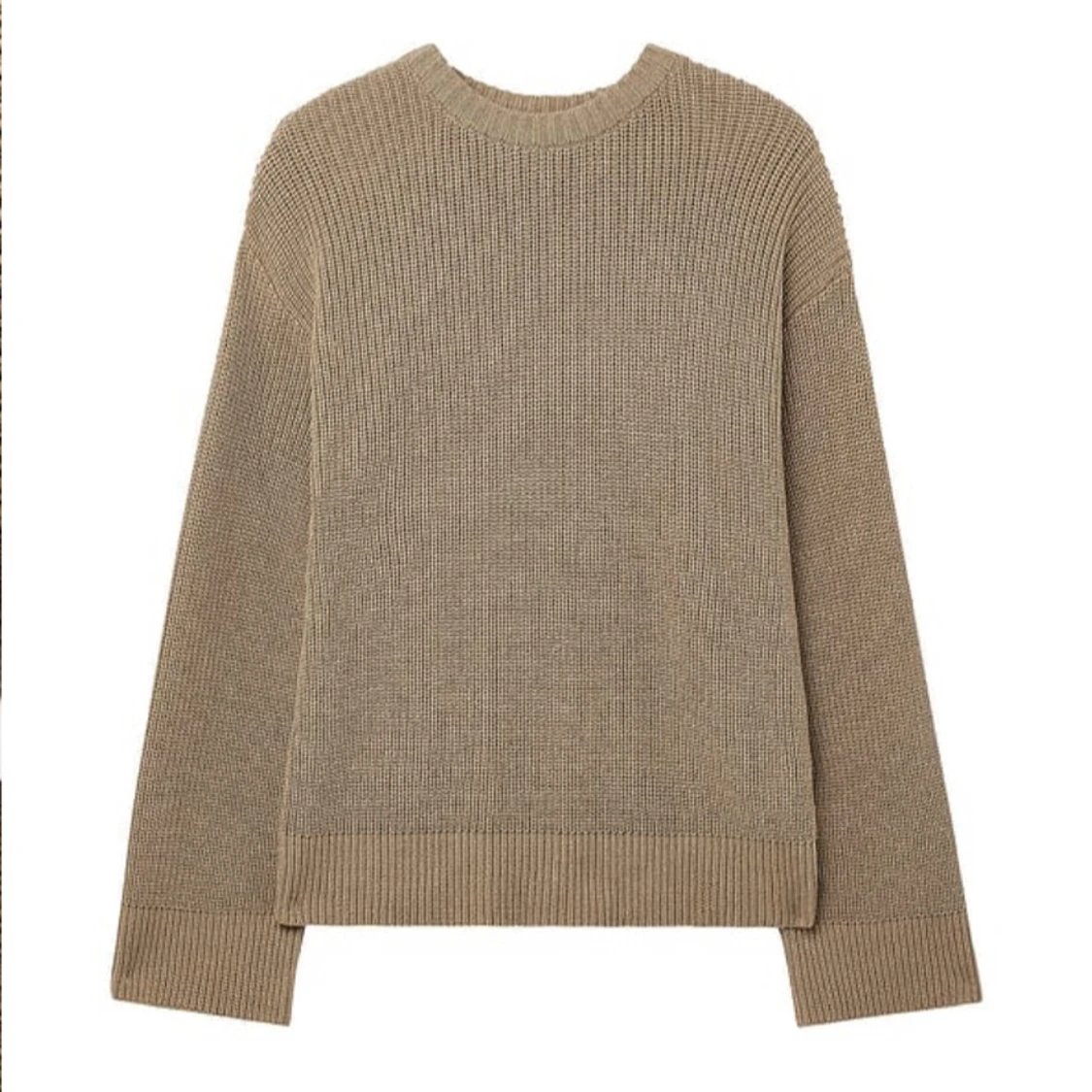 Beige stickad tröja med rund hals