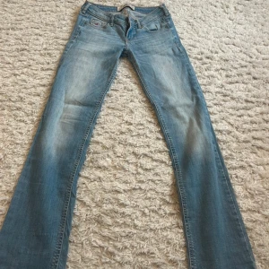 Lågmidjade raka jeans - Ljusblå lågmidjade jeans i Stl W25 L31💖