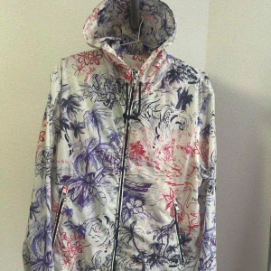 Moncler jacka - Limited edition moncler jacka. Nyskick. Storlek M