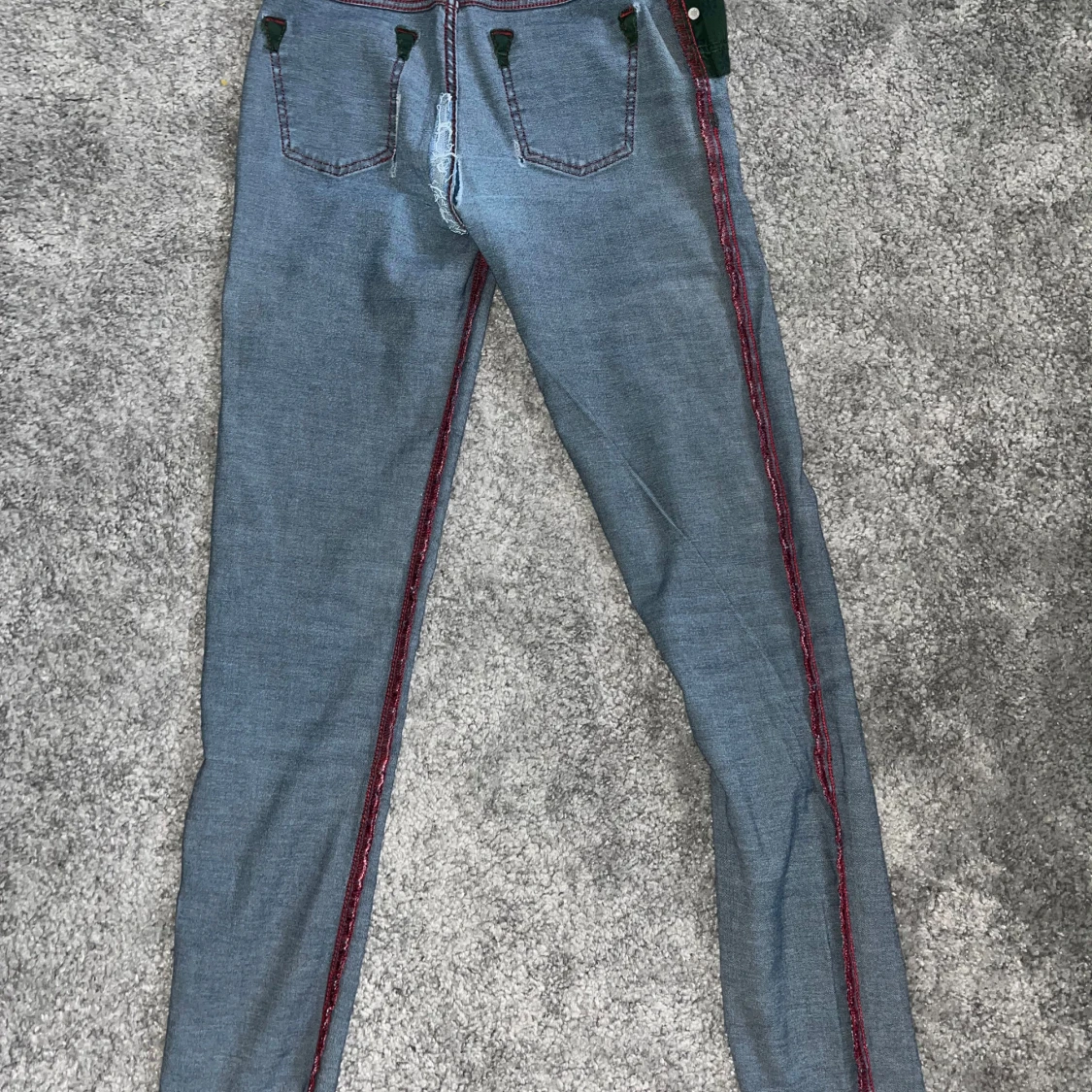 Blå jeans från Jacob Cohen med röda sömmar - 4