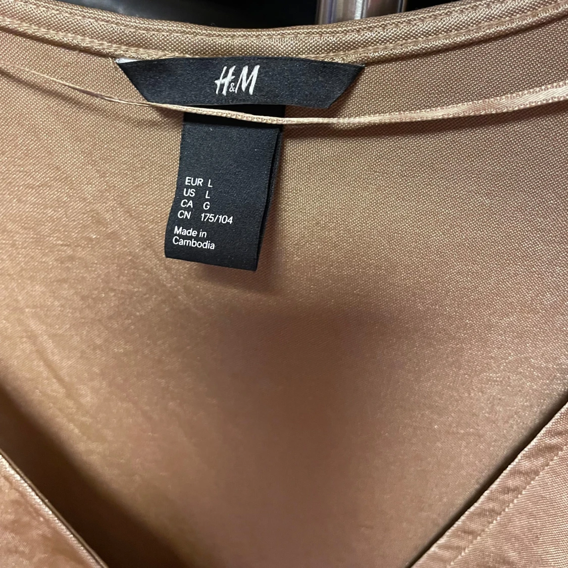 H&M omlottklänning i champagnefärg stl L - 2