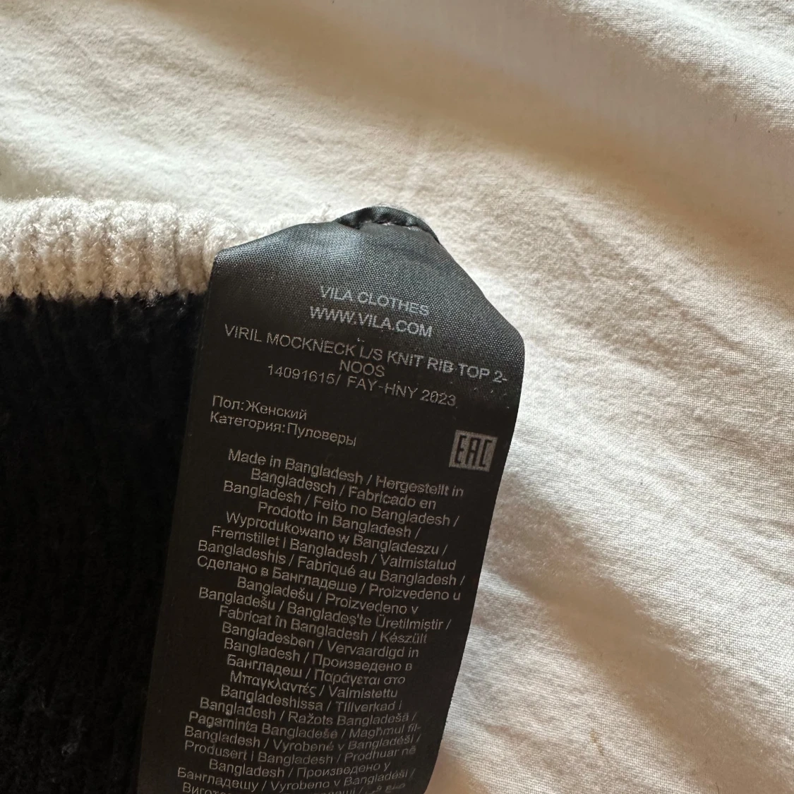 Svart och vit randig stickad tröja från Vila - 1