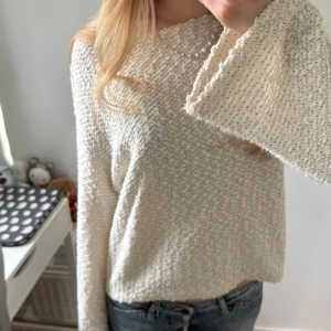 Beige stickad tröja med vida ärmar - Vit stickad tröja från H&M