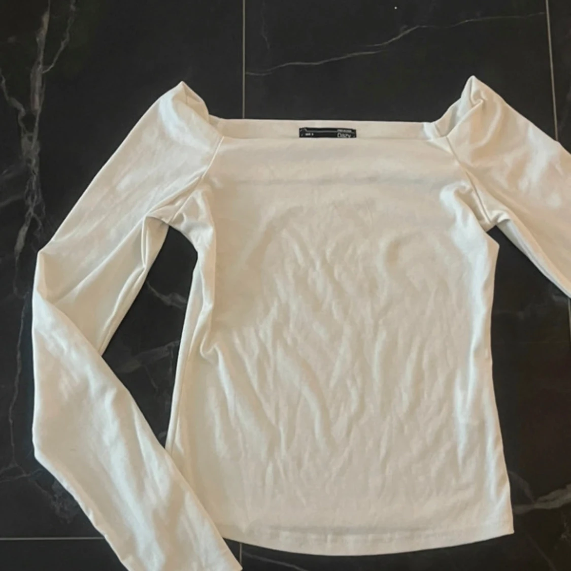 Vit offshoulder tröja