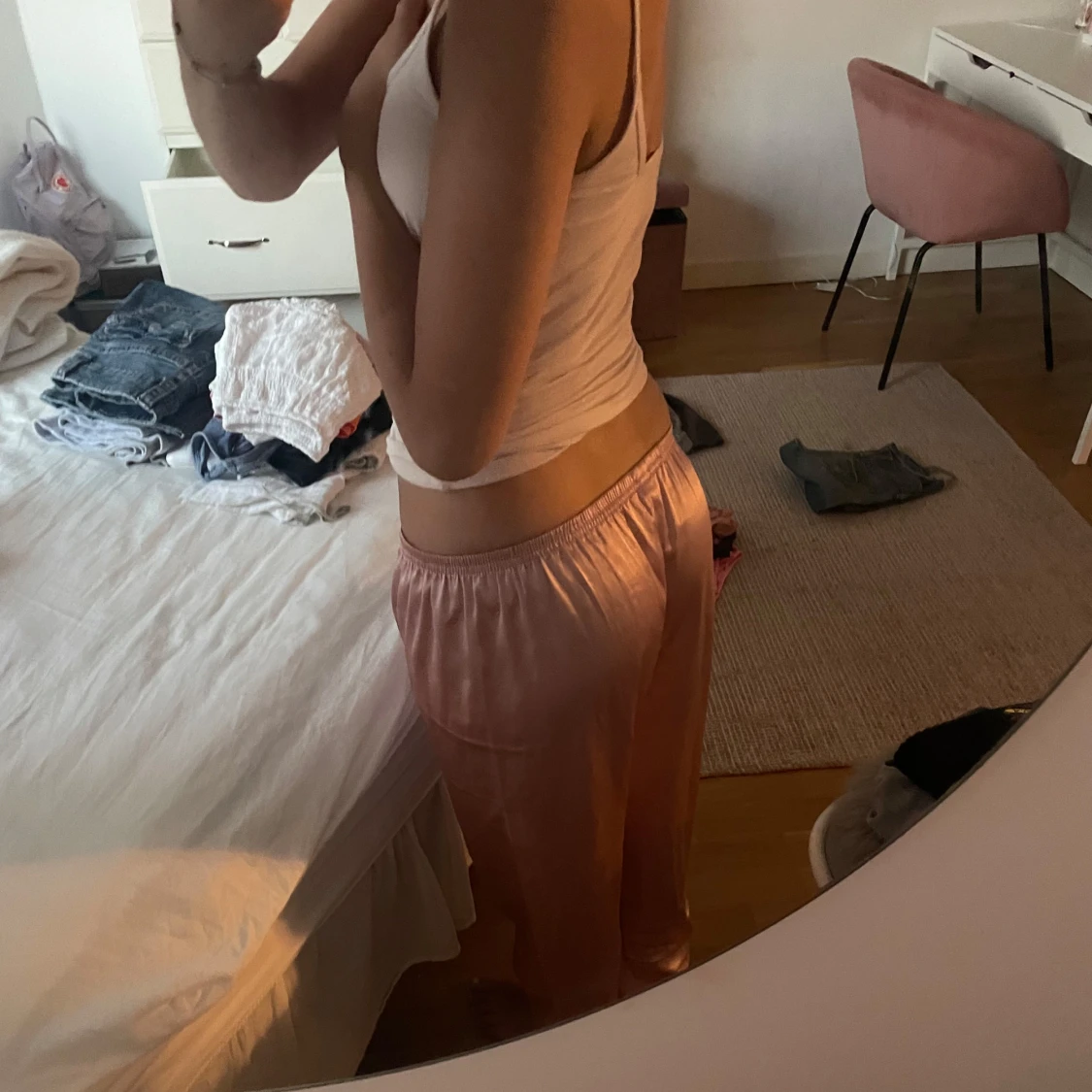 Rosa satinpants med loose fit - 1