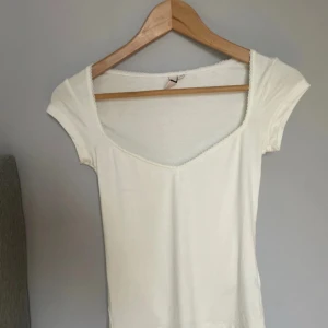 Nelly topp - Jättefin topp från Nelly. Använd en gång så i nyskick. Säljer då den inte kommer till användning!