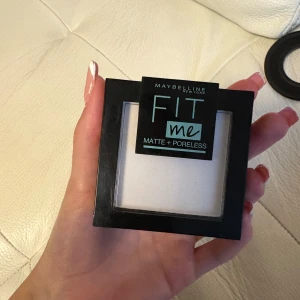 Fit me buder - Transparent puder feån fit me helt oanvänd såklart. 