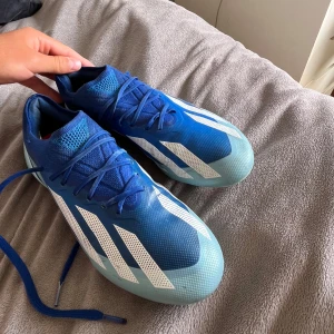 Adidas Crazyfast Elite! - Säljer ett par Adidas Crazyfast elite i storlek 40.5. Inga skador alls och är nästan helt som ny, 