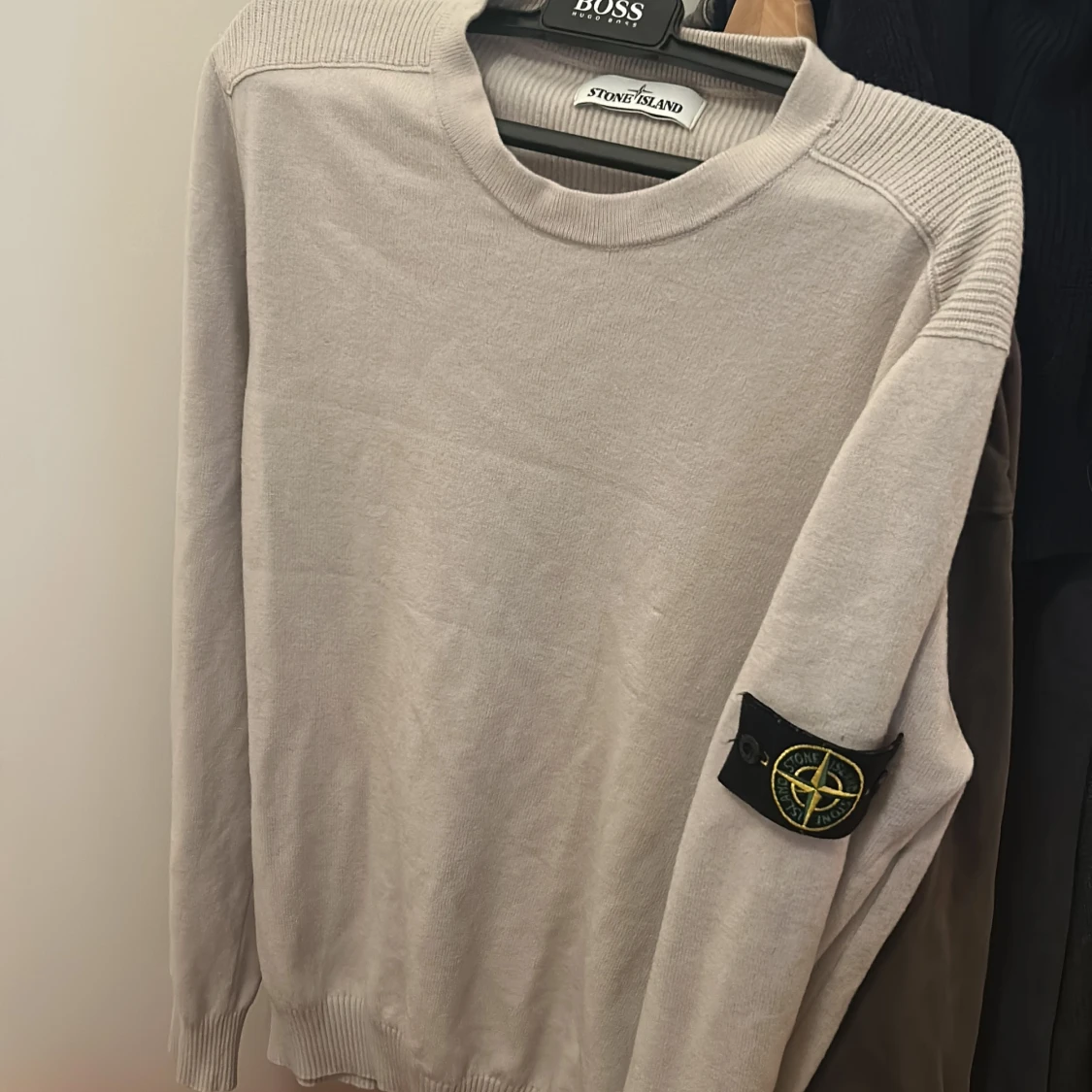 Beige stickad tröja från Stone Island